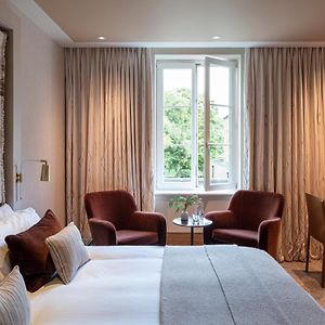 Classic King West Wing